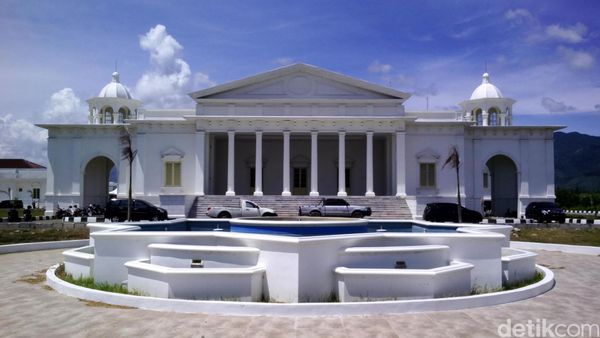 Megahnya Gedung Putih di Aceh