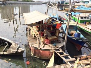 Manusia Perahu di Luar Batang: Kami Mau Bangun Tenda Manusia Perahu di Luar Batang: Kami Mau Bangun Tenda