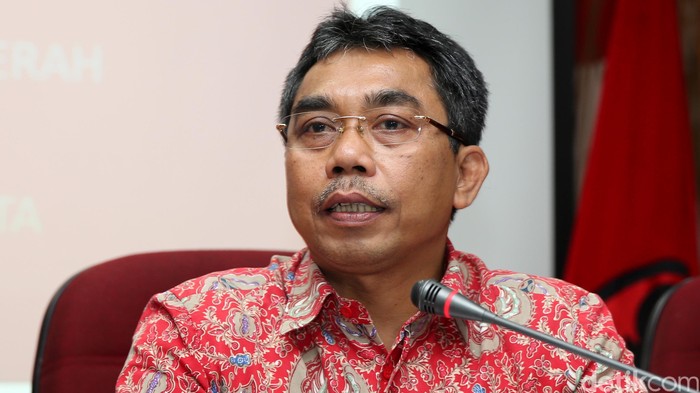 Wakil Ketua Bidang Pemenangan Pemilu DPD PDI Perjuangan DKI Jakarta Gembong Warsono di Kantor DPD PDIP Jakarta, Kamis (14/4/2016)