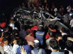 KA Dhoho Vs Innova, Empat Penumpang Mobil Tewas