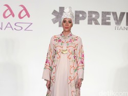Rilis Busana Ramadan, Itang Yunasz Kawinkan Ragam Motif Kain Indonesia