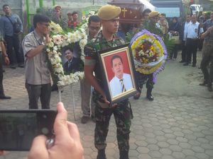 Jenazah Parada Dimakamkan Secara Semi Militer di Medan