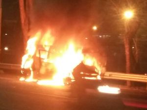 2 Orang Berhasil Selamatkan Diri Saat Mobil Terbakar di Kawasan Bandara Cengkareng