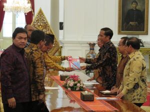 Pimpinan BPK Laporkan Hasil Pemeriksaan Semester II 2015 ke Jokowi