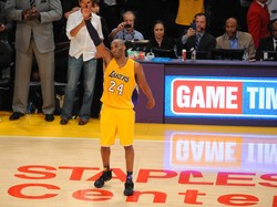 Sengatan Terakhir Mamba dan Pesta Perpisahan di Staples Center