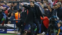 Diego Simeone memberikan pengarahan kepada para pemain Atletico Madrid. Juan Medina/Reuters/detikFoto.
