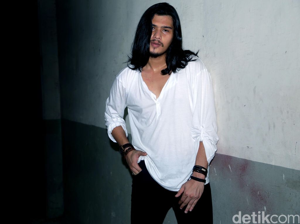 Tantangan Besar Virzha di Balik Meroketnya Album Satu Tantangan Besar Virzha di Balik Meroketnya Album Satu