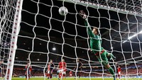 Gawang Bayern Munich kebobolan di menit ke-76. Gawang yang dikawal Neuer dibobol oleh Anderson Talisca. Paul Hanna/Reuters/detikFoto.