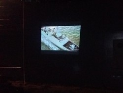 Serunya Saat Warga Dompu Nonton Bareng Film TNI di KRI Karang Pilang