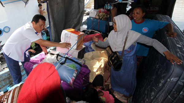 Melihat Manusia Perahu di Luar Batang