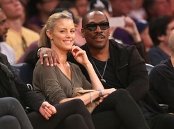 Kekasih Eddie Murphy Hamil Anak Perempuan