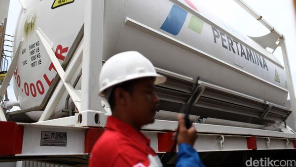 Pertamina Suplai LNG Dengan Truk