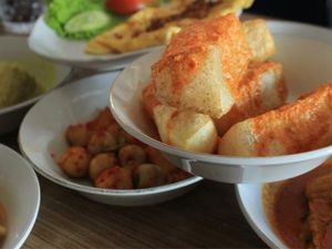 Nasi Padang Banyak Mengandung Banyak Santan dan Lemak, Sehat Nggak Sih?