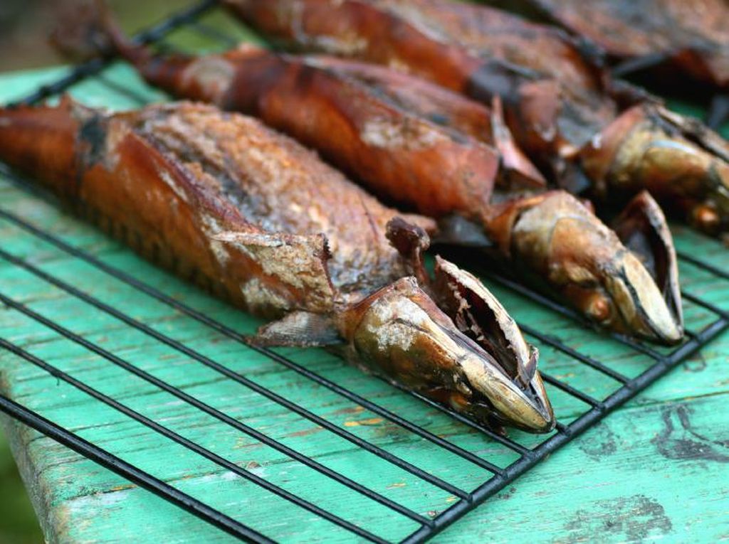 Mari Cicipi Ikan Asar yang Sedap Saat di Jayapura!