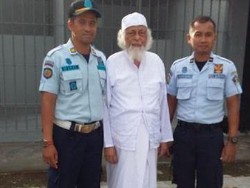 Di Gunung Sindur, Baasyir Ditempatkan di Sel Khusus Bersama Natsirudin