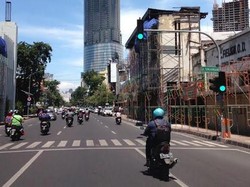 Pembongkaran Fasade Bangunan di Jalan Tunjungan Sudah 80 Persen