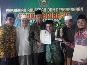 Dua Guru Difabel ini Dapat Penghargaan sebagai Guru Inspiratif