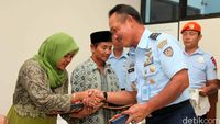 Ahli Waris Penerjun TNI yang Tewas Terima Santunan