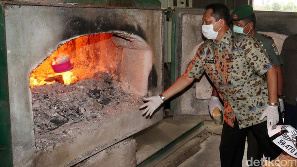 Komjen Buwas Musnahkan Barang Bukti Sabu dan Ekstasi