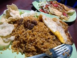 Manjakan Lidah dengan Kuliner Enak di Sekitar 5 Halte MRT