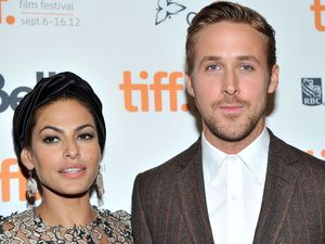Jarang Tampil Mesra, Eva Mendes Akhirnya Unggah Bukti Cinta Pada Ryan Gosling