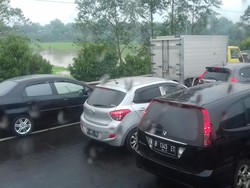 Jatibening Arah Jakarta Macet, Kecepatan Kendaraan Tak Sampai 10 Km/Jam