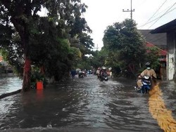 Genangan di Surabaya, Kepala Dinas PUBMP: Debit Air Tinggi Ditambah Air Laut Pasang