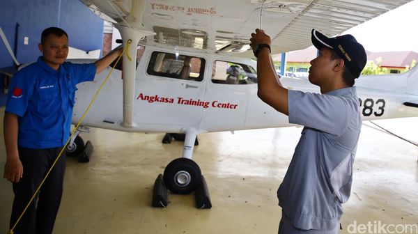 Calon Pilot dan Mekanik Lion Air Asah Kemampuan