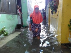 Satlak PB Bantu Atasi Genangan Air di Surabaya