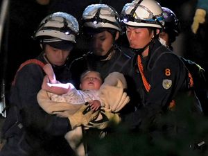 Bayi Selamat Setelah Tertimbun Reruntuhan Gempa