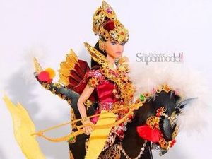 Foto: Aksi Barbie Jadi Penari Bali Sampai Kuda Lumping