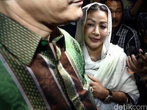 Wanita Emas Penuhi Panggilan Polisi