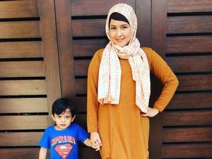 Foto: Kini Berhijab, Ini Gaya Busana Intan Nuraini