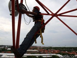 Operator Harusnya Turunkan Margin Demi Pelanggan Operator Harusnya Turunkan Margin Demi Pelanggan