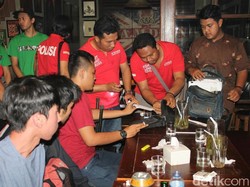 Razia di Kafe, Polisi Amankan 1 Wanita dan 2 Pria yang Positif Narkoba