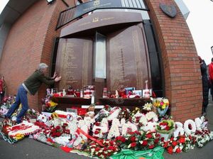 Klopp Beri Penghormatan untuk Korban Tragedi Hillsborough Klopp Beri Penghormatan untuk Korban Tragedi Hillsborough