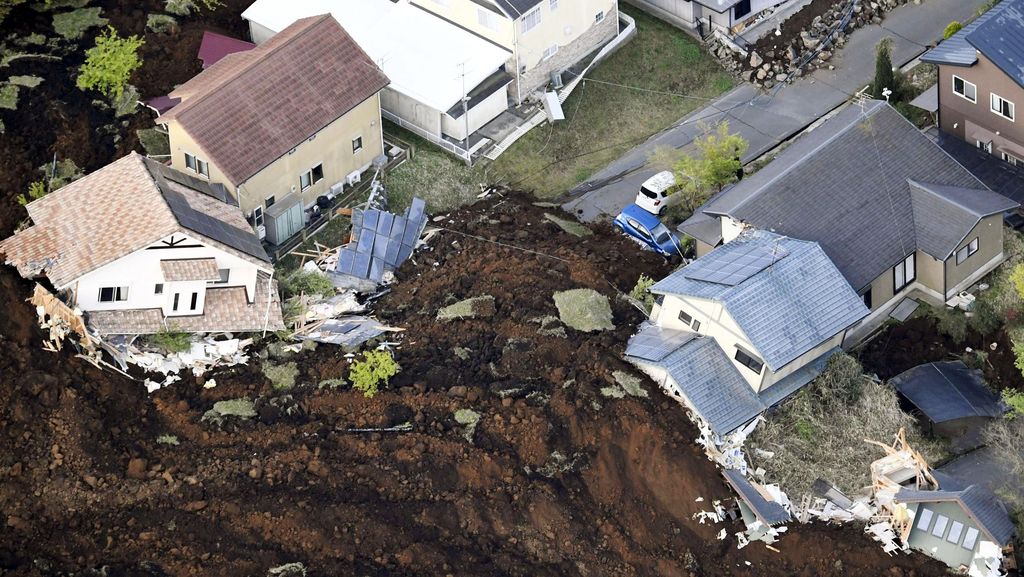 Ini Penampakan Kerusakan Akibat Gempa 7 SR di Jepang Ini Penampakan Kerusakan Akibat Gempa 7 SR di Jepang