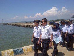 Dwell Time Pelabuhan Tanjung Perak Masih 6 Hari, Ini Respons Jonan