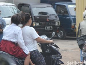 Motor Kian Canggih, Tapi Ibu-ibu Ngeremnya Masih Pakai Kaki