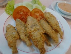 Krenyes Renyah Ikan Pora-pora dari Danau Toba