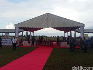 13 Personel Penerjun TNI AL Siap Meriahkan Festival Pesona Tambora