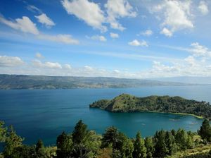 NasDem Kritik Rencana Wisata Halal Danau Toba