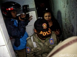 Takut Razia Gabungan, PSK ini Ngumpet di Toilet Masjid