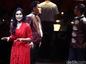 Tampil Tak Biasa, Happy Salma Jadi Kunci di Opera Carmen