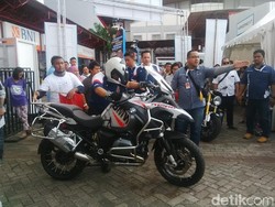BMW dan Ari Wibowo Ajarkan Cara Mengendarai Moge yang Aman