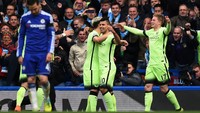 Striker asal Argentina itu menjebol gawang Chelsea di menit 33, 54 dan 81. Tony OBrien/Reuters/detikFoto.