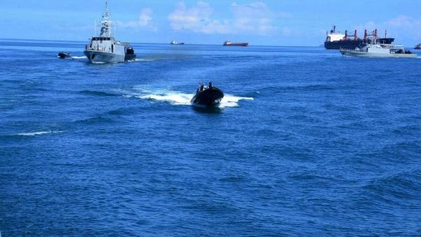 Kapal Perang AL dan Asing Tutup Rangkaian Komodo 2016