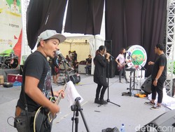 Mengintip Persiapan Check Sound Kikan X Kotak Sebelum Manggung