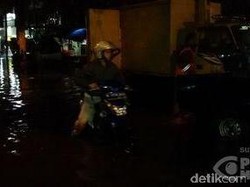 Hujan Lebat, Tanjung Duren Terendam Banjir 40 Cm