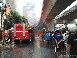 Kebakaran Terjadi di Kawasan Kuningan, Lalu Lintas Macet